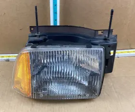 114-00252 Chevrolet 1995-1997 Blazer S10 Front Right Passenger Side Headlight Assembly