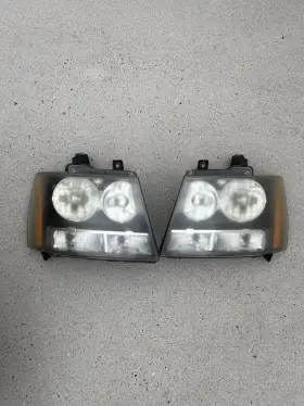 15882877 Chevrolet 07-14 Oem Chevy Gmc Tahoe Avalanche Left And Right Headlights Light Lamp Housing 15882877 Chevrolet 07-14 Oem Chevy Gmc Tahoe Avalanche Left And Right Headlights Light Lamp Housing