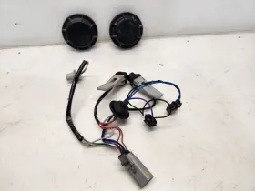 647.gm1i15 Chevrolet 2015 Malibu Passenger Right Headlight Harness And Dust Covers