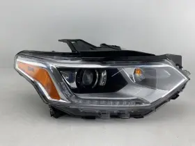 669245 Chevrolet Used Right Headlight Assembly Fits 2018 Traverse Hid Opt T4f Gr