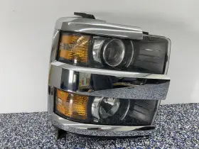 114-02809r Chevrolet Truck Passenger Headlight Chrome Bezel Fits 15-19 Silverado 2500 Pickup 831560