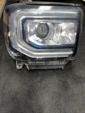 84228370 Gmc Used Right Headlight Assembly Fits 2017 Sierra 1500 Pickup Hid Opt T4f Righ 84228370 Gmc Used Right Headlight Assembly Fits 2017 Sierra 1500 Pickup Hid Opt T4f Righ
