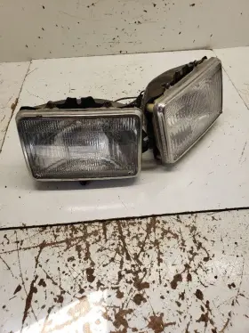 114-00301al Lincoln Driver Left Headlight Fits 80-88 And Town Car 1406443