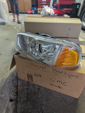 335-1114l-as Maxzone Auto Parts 04-10 Gmc Sierra Head Lights With Bulbs Pair Like New