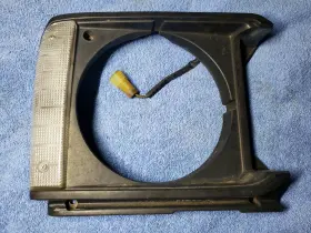 Saep78 Toyota 1979-81 Pickup Headlight Trim Bezel Door Surround Parking Light Passenger Saep78 Toyota 1979-81 Pickup Headlight Trim Bezel Door Surround Parking Light Passenger