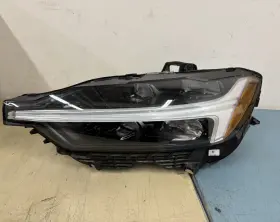 32404703 Volvo 2023 Xc60 Headlight Drivers Side Parts Only
