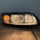 2005-2007 Volvo XC70 V70 Passenger Halogen Headlight Valeo Oem 30698838 Used. Price: $179.99.